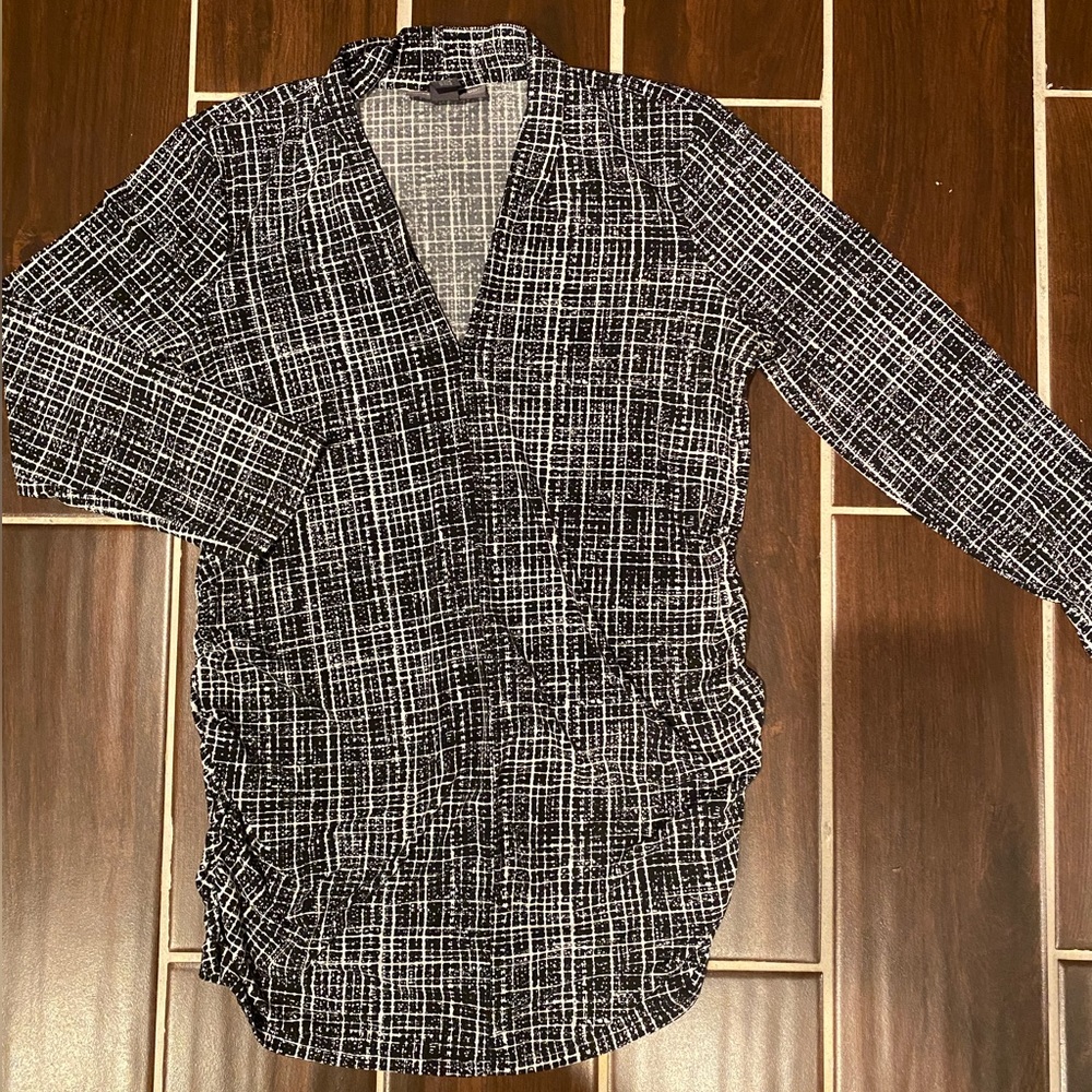 Black and white patterned maternity shirt